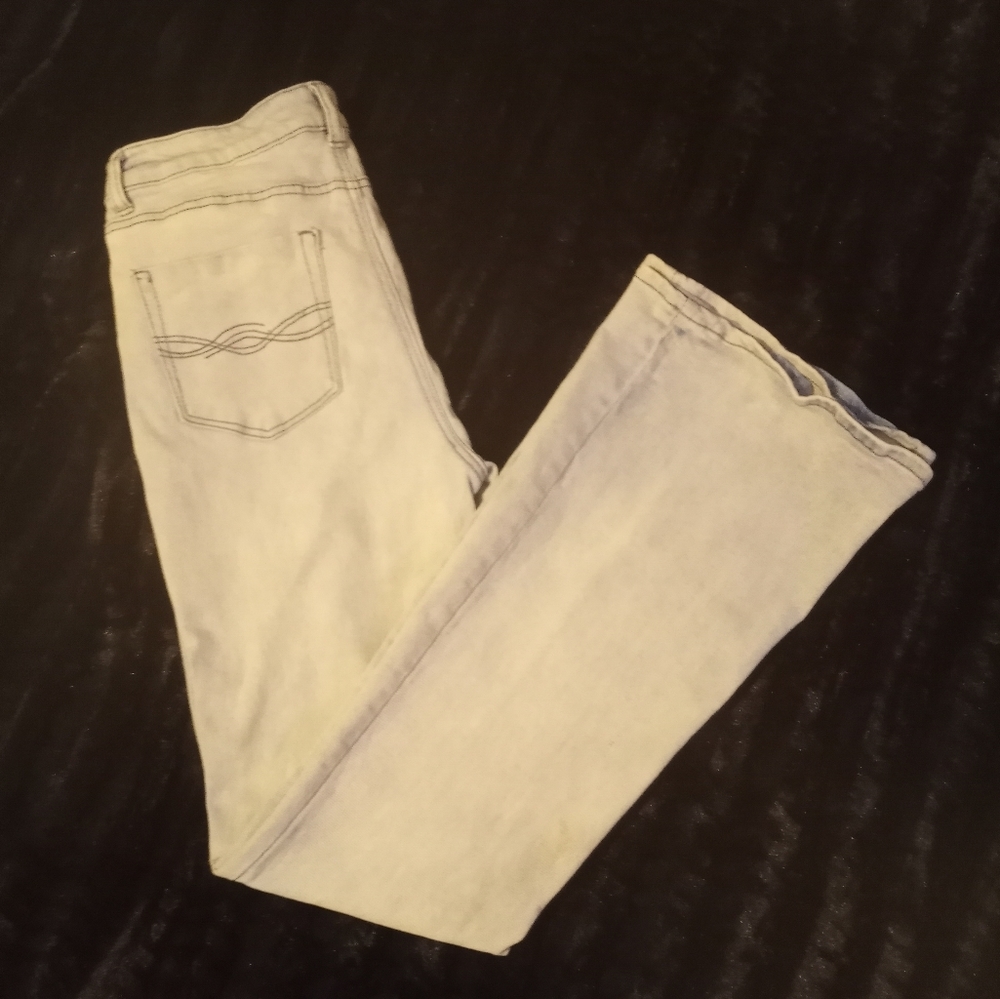 Womens 11" Flare Leg 11" High Rise Acid Wash Distressed 28" X 31"